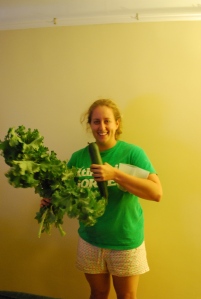 Jackie also brought me the bounty from her pea patch! yum, Kale!